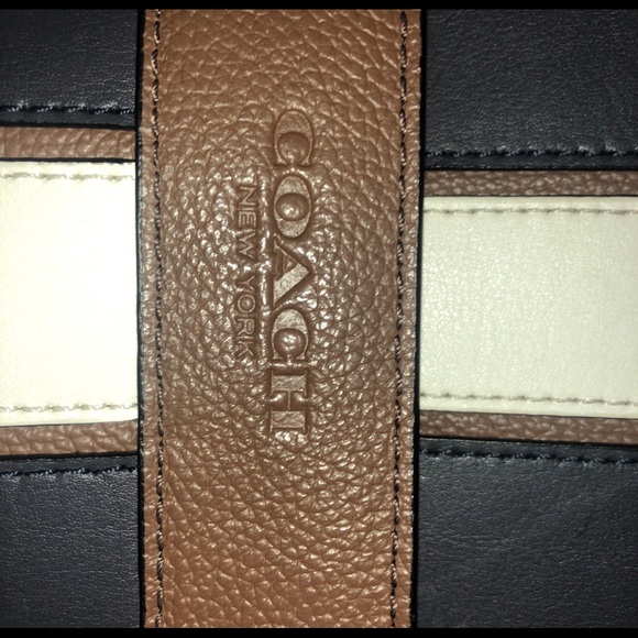 Designer coach cross body back pack - Picture 6 of 7
